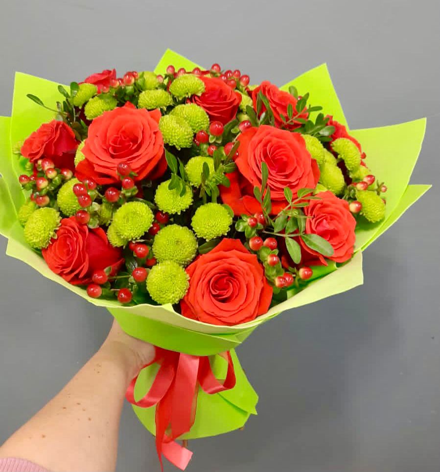 Букет цветов из: Хризантемы и Розы в Шагонаре