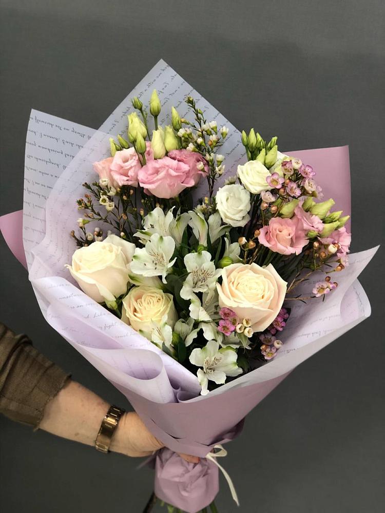 Букет цветов из: Альстромерии, Розы и Лизиантусы в Шагонаре