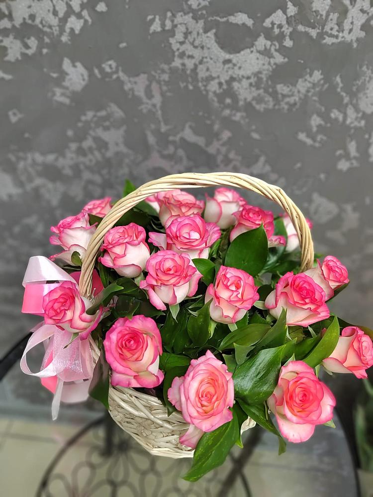 Цветочная композиция из Розы в корзине в Шагонаре