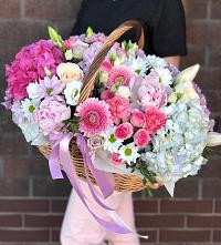Композиция солнечный день в Шагонаре Цветочная композиция из Розы, Хризантемы, Пионы и Лизиантусы в корзине в Шагонаре