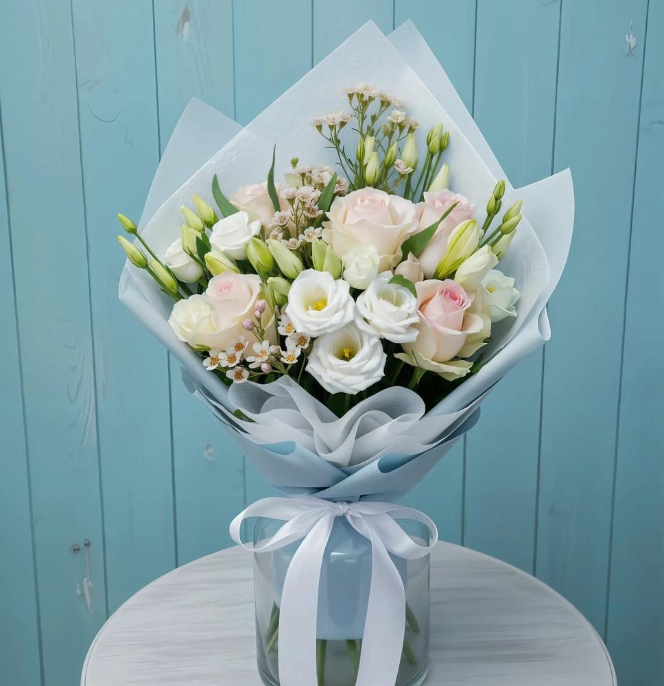 Букет цветов из: Розы и Лизиантусы в Шагонаре