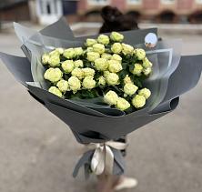 Букет Белые кустовые розы Солинеро в Шагонаре