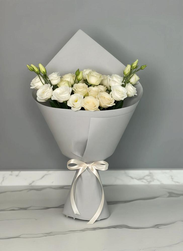 Букет цветов из: Розы и Лизиантусы в Шагонаре