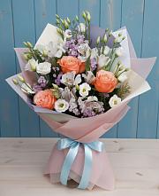 Букет цветов из:  Лизиантусы, Розы, Альстромерии и Гипсофила в Шагонаре