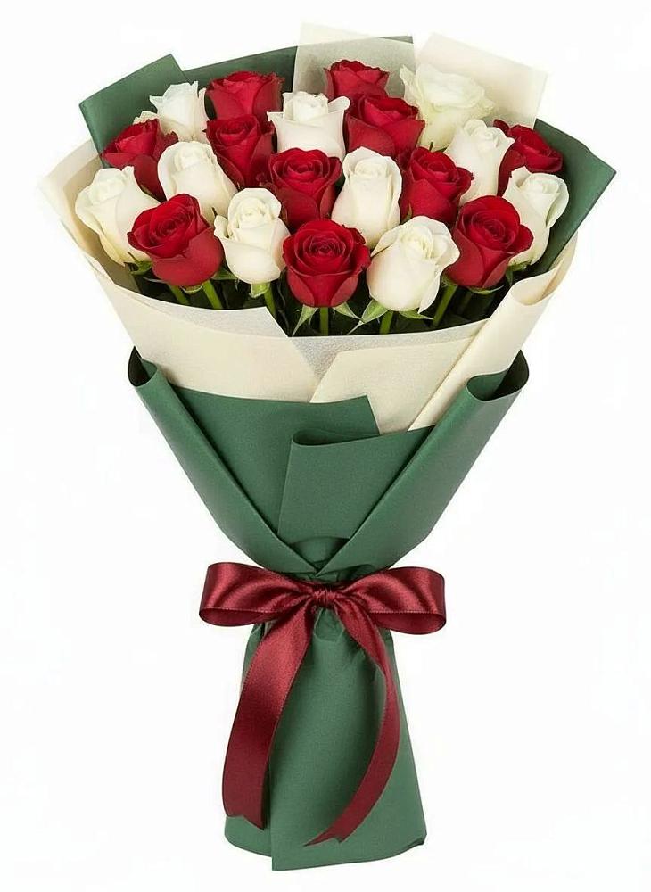 Букет Микс из красных и белых роз в Шагонаре