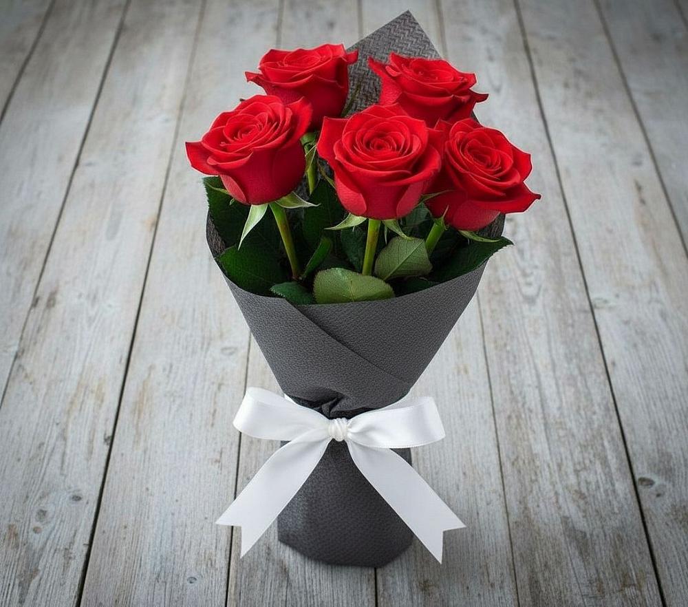 Букет 5 Красных роз Эдлесс Лав в Шагонаре