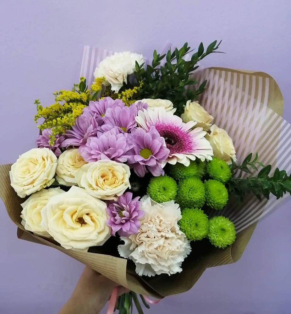 Букет цветов из: Хризантемы, Розы, Гвоздики и Герберы в Шагонаре