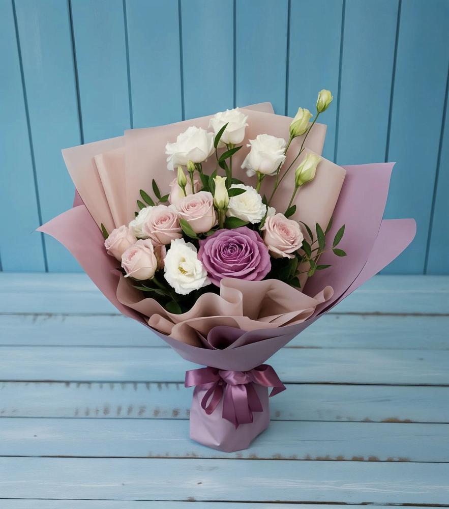 Букет цветов из: Розы и Лизиантусы в Шагонаре